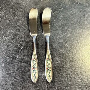 2- International HOLIDAY VINE Holly Berry Stainless Flatware Butter Spreader